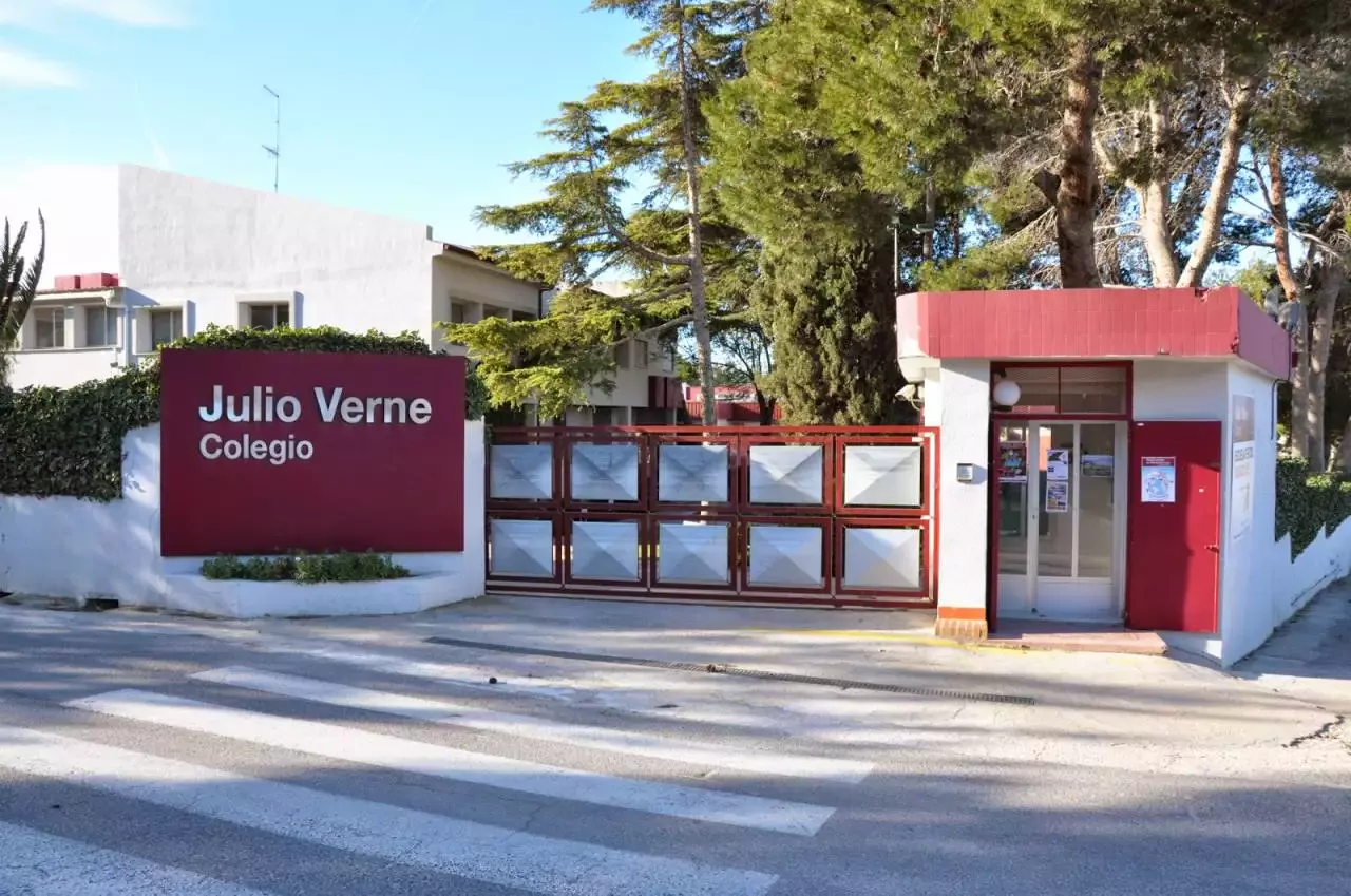 Julio Verne School